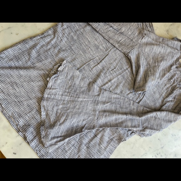 3/$15 Black White long Sleeve Top, M/L - Picture 2 of 4